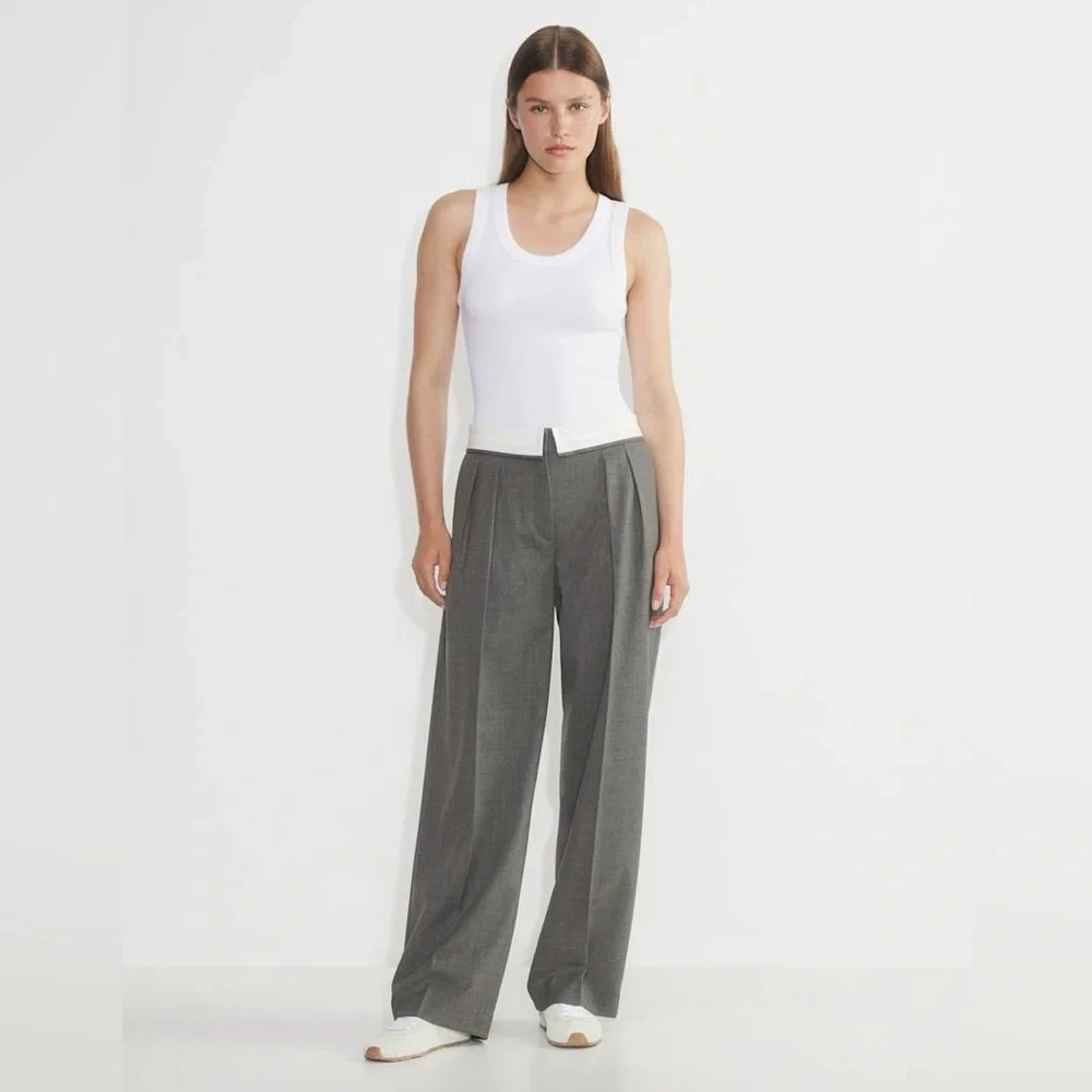 Aritzia Bureau Gray Pleated Pant - Picture 3 of 3